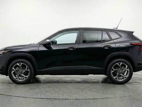 Used 2025 Chevrolet Trax LT image 5