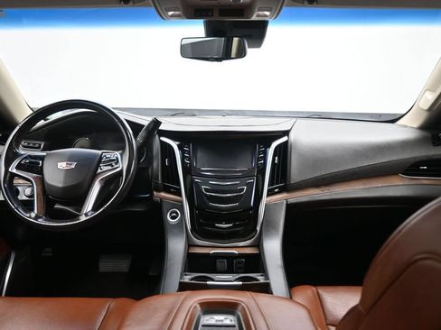 Used 2019 Cadillac Escalade ESV Luxury AWD/4WD image 48