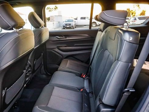 New 2025 Jeep Grand Cherokee L Laredo w/ Luxury Tech Group I image 20