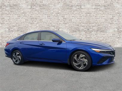 Used 2024 Hyundai Elantra SEL w/ Convenience Package