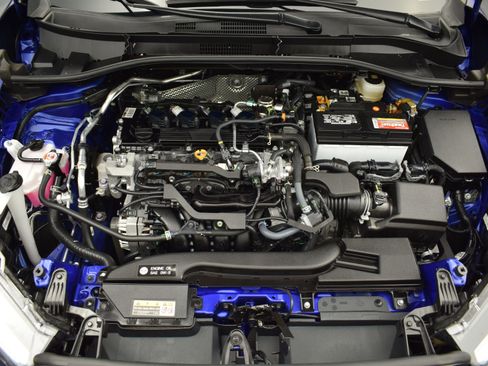 Used 2025 Toyota Corolla Cross XLE w/ Convenience Package image 9