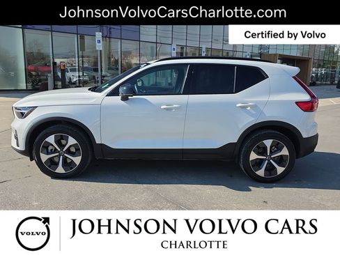 Certified 2025 Volvo XC40 B5 Plus image 8