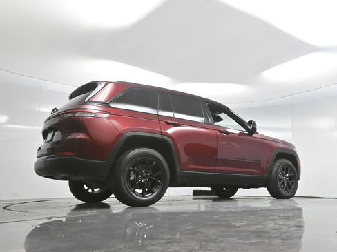 Used 2024 Jeep Grand Cherokee Altitude image 51