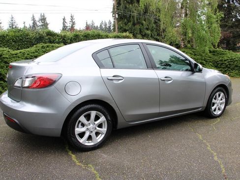 Used 2010 MAZDA MAZDA3 i Touring image 3