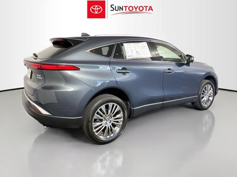 Used 2022 Toyota Venza XLE image 4