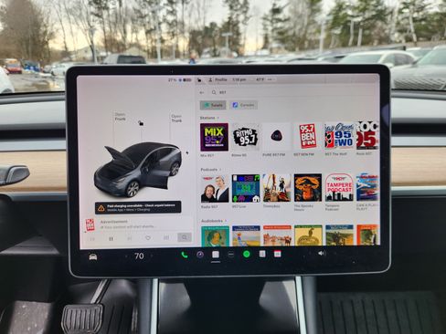 Used 2021 Tesla Model Y Long Range image 11