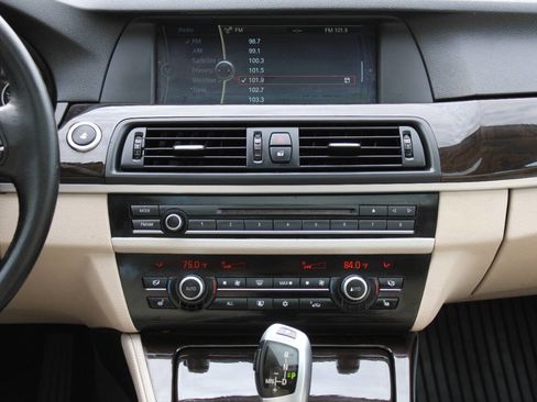 Used 2011 BMW 535i xDrive Sedan image 34