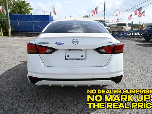 Used 2024 Nissan Altima 2.5 SV FWD image 3