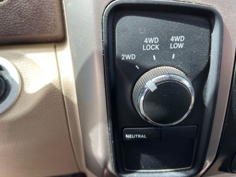 Used 2018 RAM 2500 SLT AWD/4WD image 15