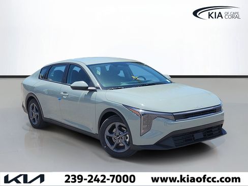 New 2026 Kia K4 FWD image 1