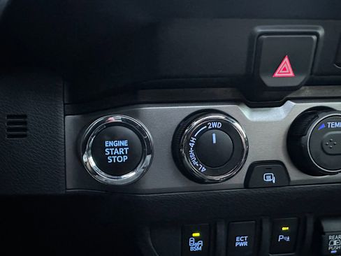 Used 2023 Toyota Tacoma Limited image 35