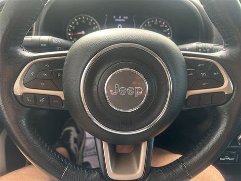Used 2017 Jeep Renegade Latitude w/ Cold Weather Group FWD image 21