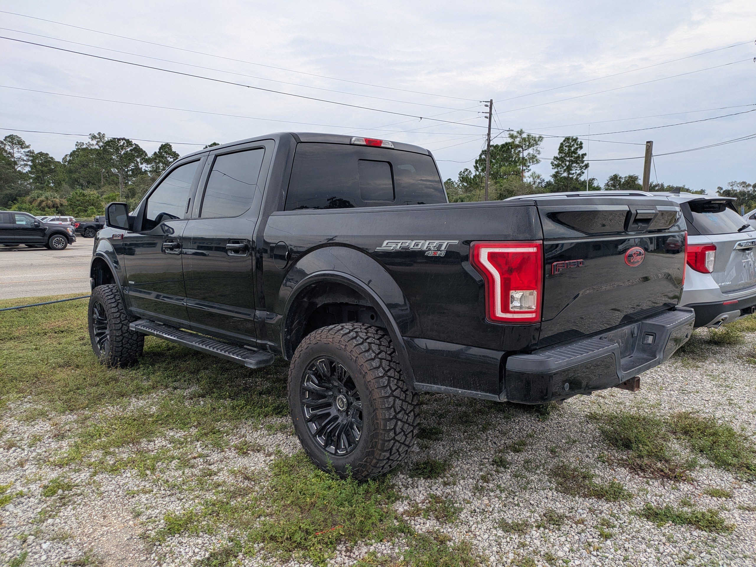 Used 2017 Ford F150 XLT w/ Equipment Group 302A Luxury AWD/4WD image 5