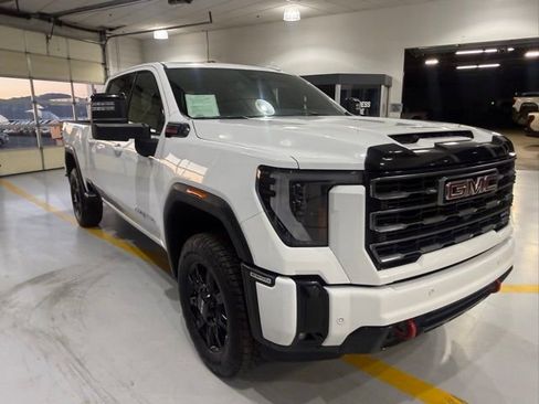 Used 2026 GMC Sierra 2500 AT4 AWD/4WD image 4