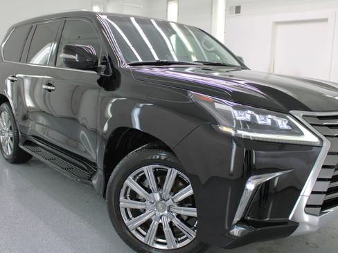 Used 2017 Lexus LX 570 4WD w/ Luxury Package image 14