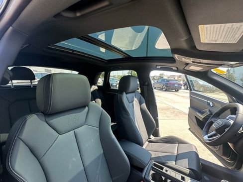 New 2025 Audi Q3 2.0T Premium image 32