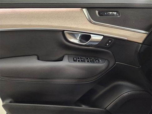 Used 2025 Volvo XC90 B5 Plus image 24