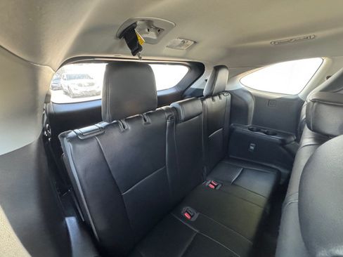 Used 2021 Toyota Highlander XLE AWD/4WD image 36