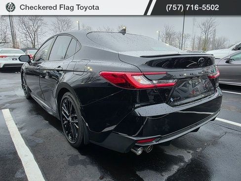 Used 2025 Toyota Camry SE w/ Convenience Package image 4