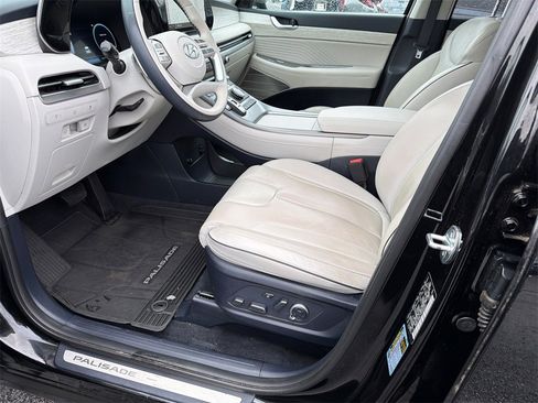 Used 2023 Hyundai Palisade Calligraphy w/ Winter Package image 9