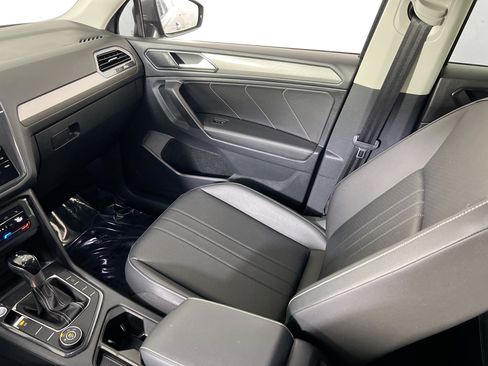 Used 2022 Volkswagen Tiguan SE image 22
