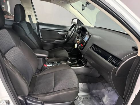 Used 2019 Mitsubishi Outlander SE AWD/4WD image 19