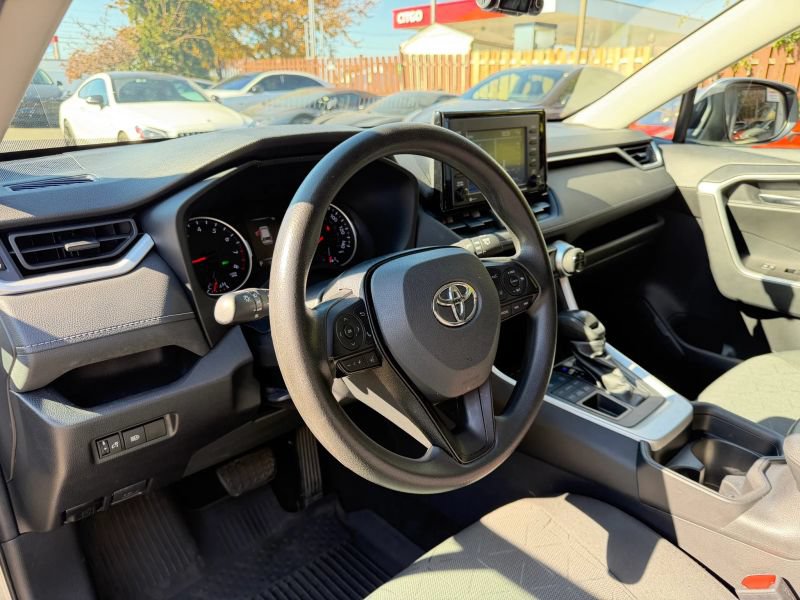 Used 2021 Toyota RAV4 XLE AWD/4WD image 14