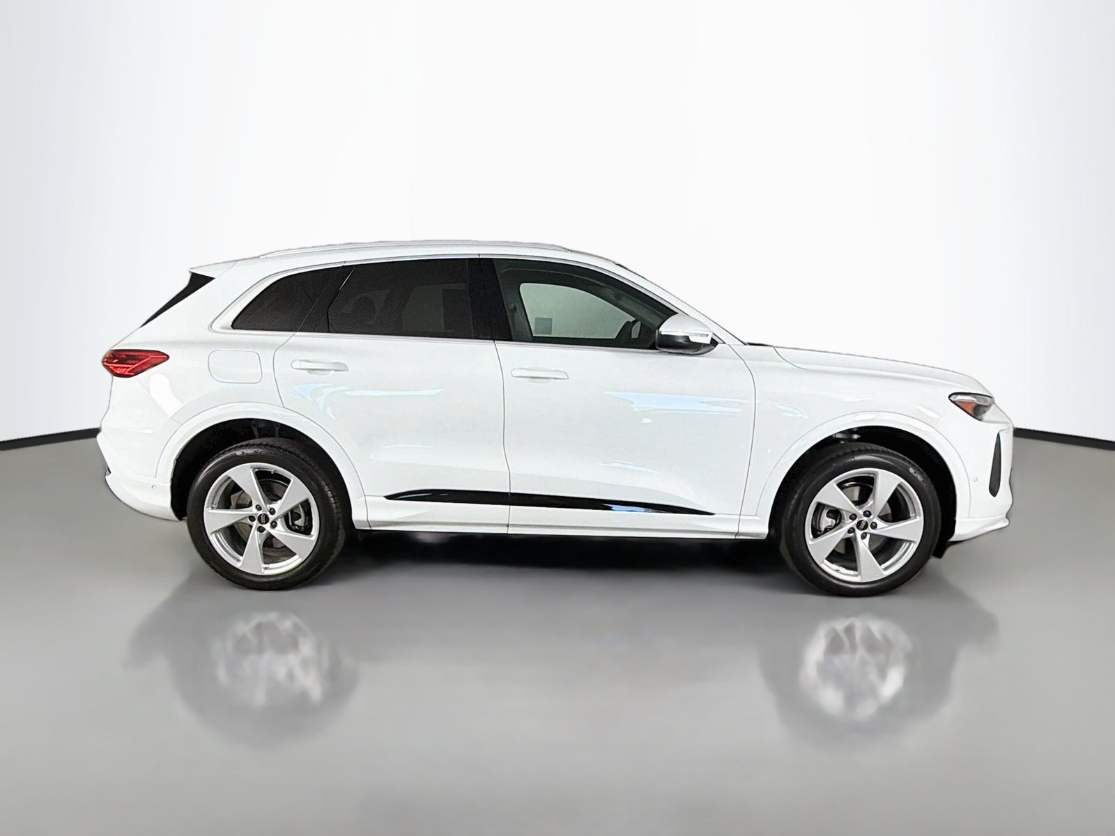 Certified 2025 Audi Q5 Premium w/ Premium Plus AWD/4WD image 27