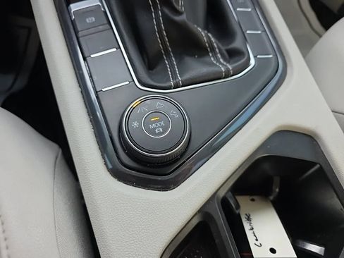 Used 2022 Volkswagen Tiguan SE image 25