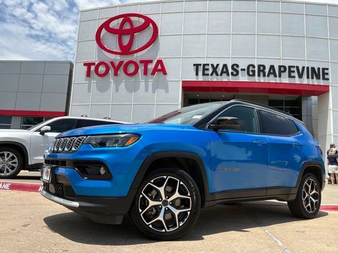Used 2025 Jeep Compass Limited AWD/4WD image 2