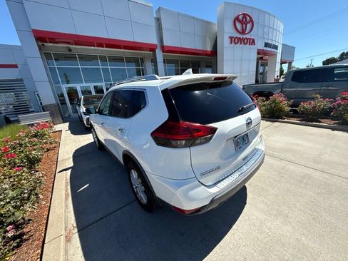 Used 2017 Nissan Rogue SV AWD/4WD image 7
