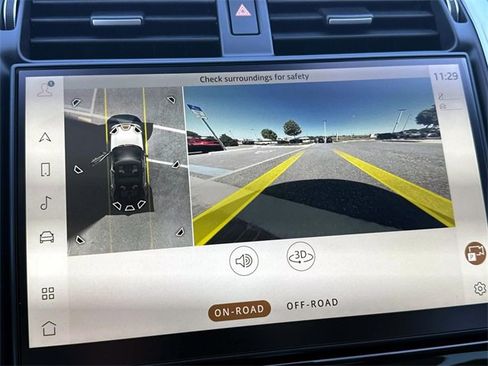 New 2025 Land Rover Discovery Dynamic SE image 22