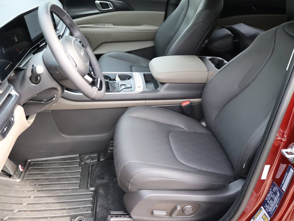 New 2025 Kia Carnival FWD image 40