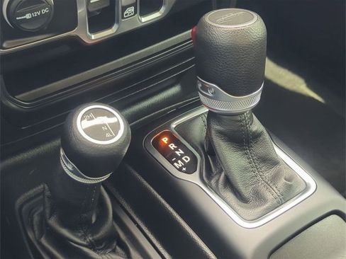 Certified 2021 Jeep Gladiator Willys image 20