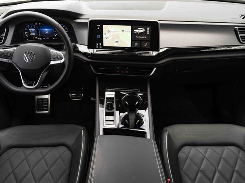 Used 2025 Volkswagen Atlas Cross Sport SEL Premium R-Line image 29