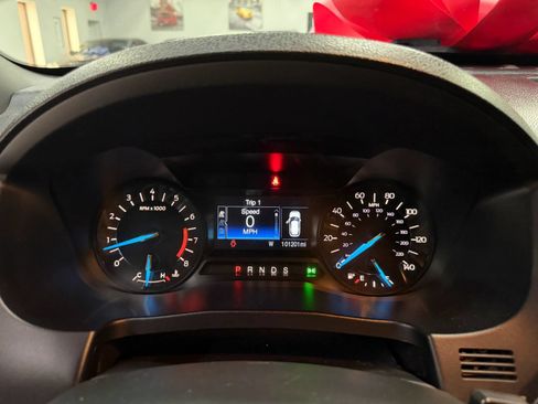Used 2018 Ford Explorer XLT FWD image 35