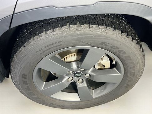 Used 2020 Land Rover Defender 110 SE image 33