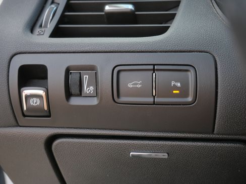 Used 2018 Chevrolet Impala Premier FWD image 26