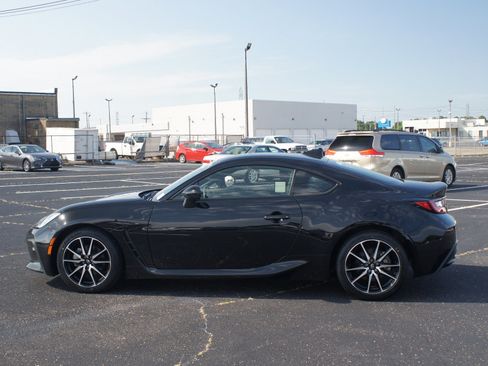 Used 2023 Toyota GR86 RWD image 13