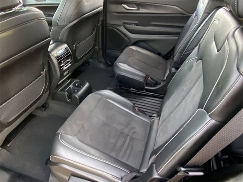 Used 2024 Jeep Grand Cherokee L Altitude image 25