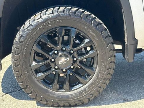 Certified 2025 Chevrolet Silverado 2500 LT w/ Trail Boss Package AWD/4WD image 9