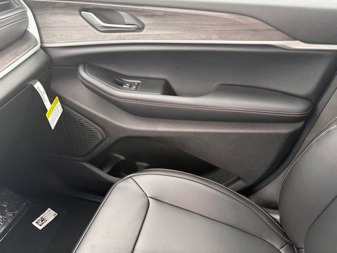 New 2025 Jeep Grand Cherokee Limited image 27