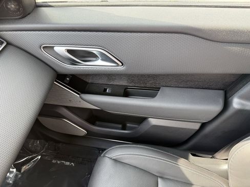 Used 2023 Land Rover Range Rover Velar R-Dynamic S image 31