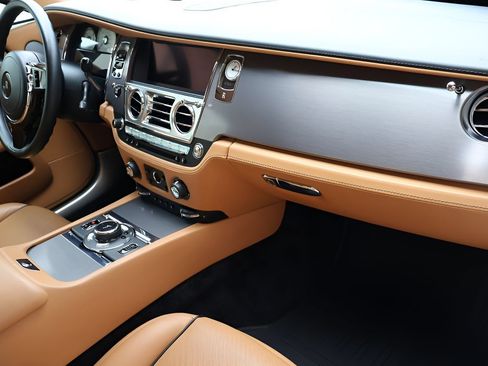 Certified 2019 Rolls-Royce Wraith RWD image 21
