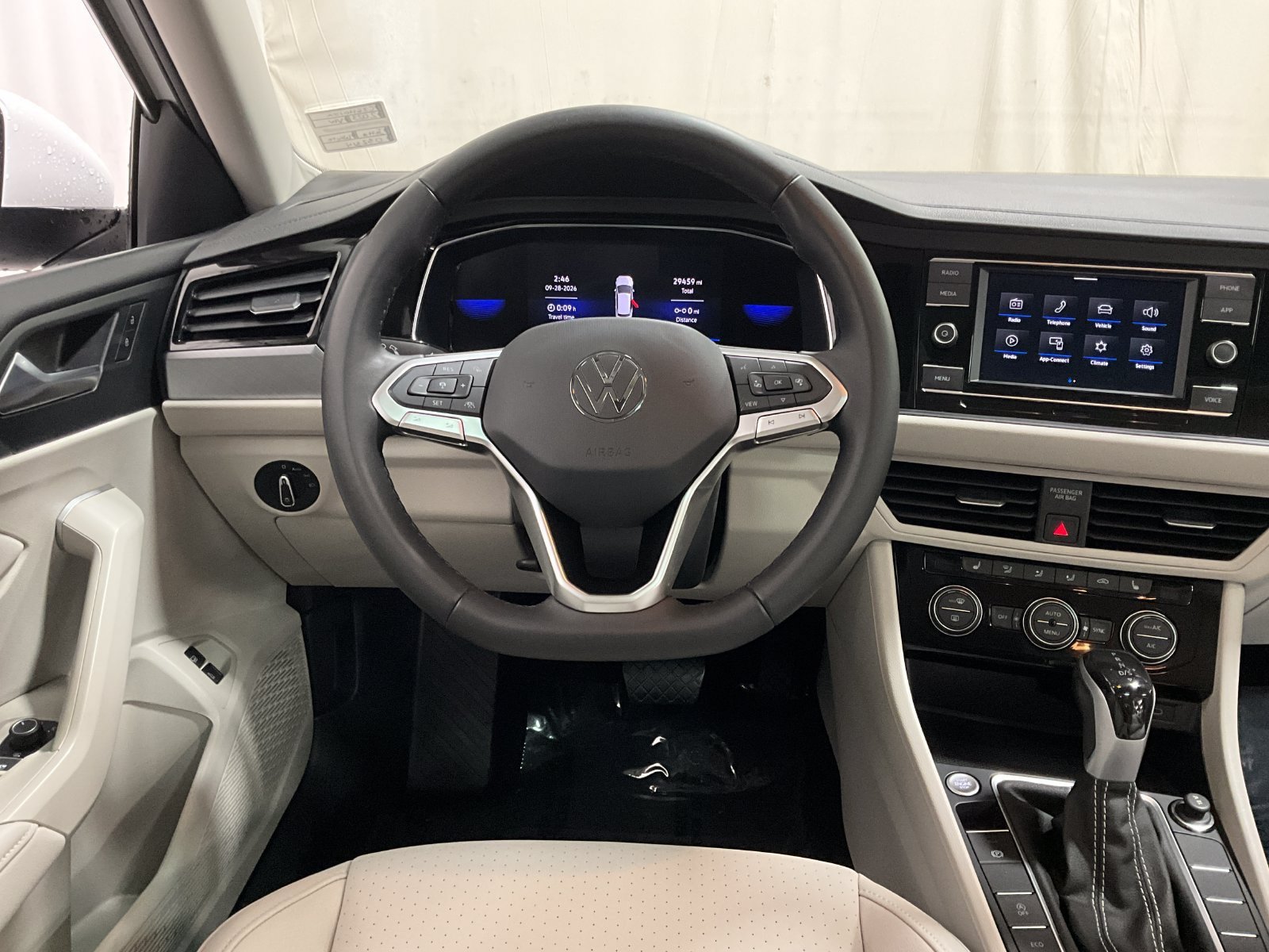 Used 2023 Volkswagen Jetta SE FWD image 8