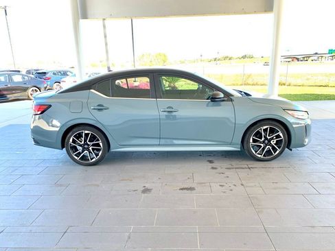 Used 2025 Nissan Sentra SR image 4