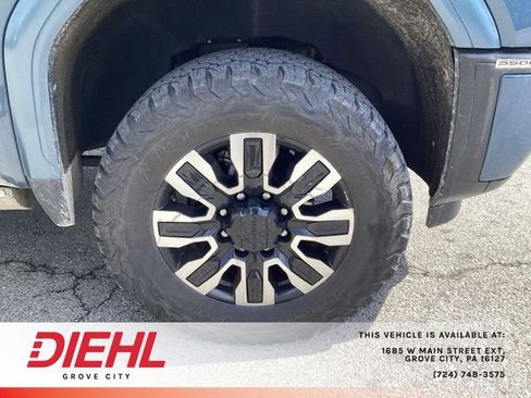 Used 2024 GMC Sierra 3500 Denali Ultimate AWD/4WD image 9