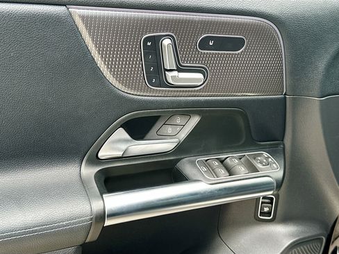 Used 2021 Mercedes-Benz GLA 250 image 17