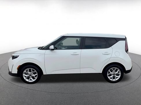 Used 2025 Kia Soul LX w/ LX Technology Package FWD image 9