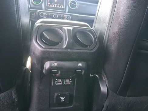 Used 2018 Jeep Wrangler Unlimited Sahara w/ Cold Weather Group AWD/4WD image 19